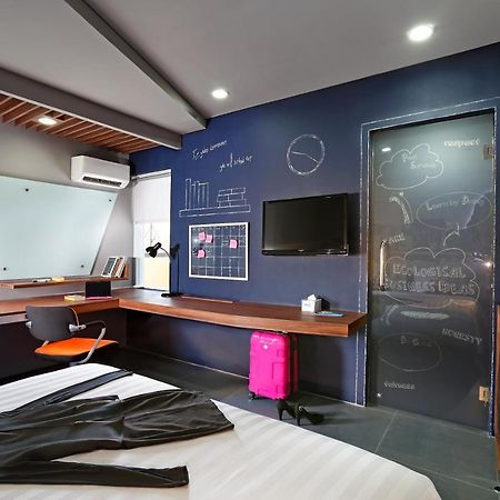 Berry Biz Hotel Sunset Road เซมินยัค ภายนอก รูปภาพ